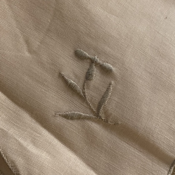 Linen Napkins Stitched Scalloped Edges Set of Eight - Picture 3 of 13